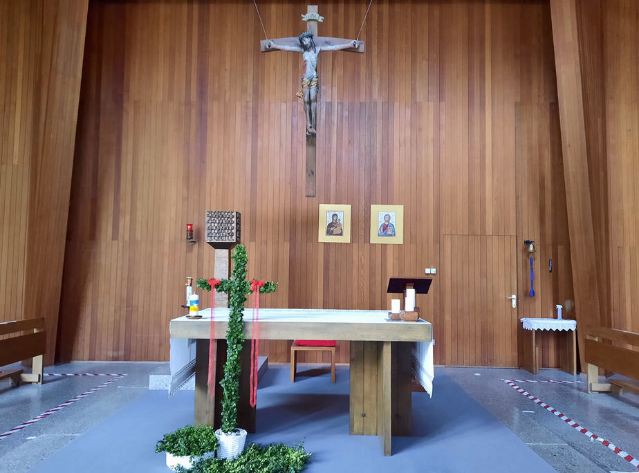 Auch in St. Elisabeth in Bad Emstal/Merxhausen wurden die mitgebrachten Palmzweige von Stadtpfarrer i.R. Ulrich Trzeciok während der heilighen Messe geweiht.